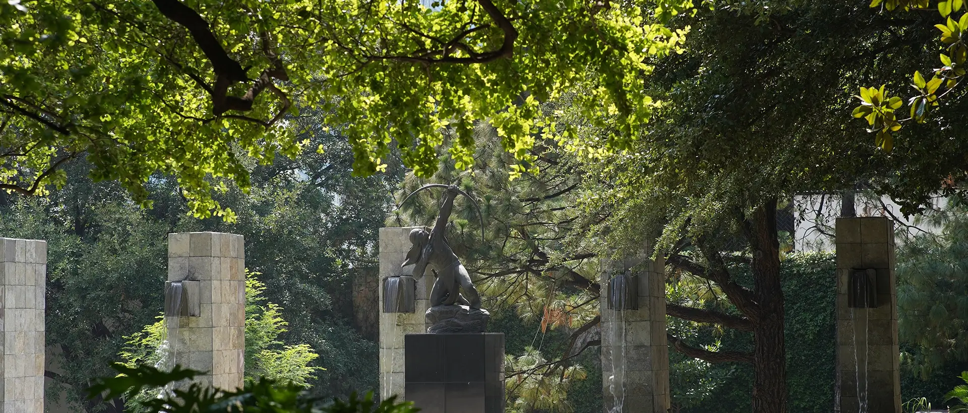 Estatua del angel con arco