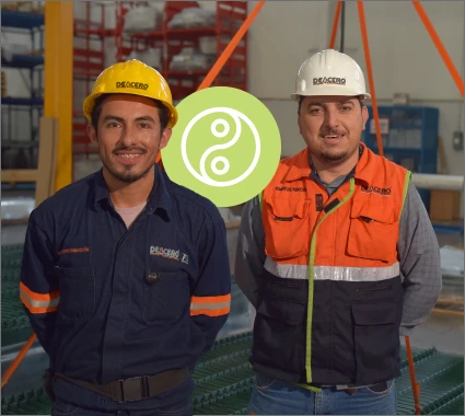 Trabajadores con simbolos de yin y yang atras