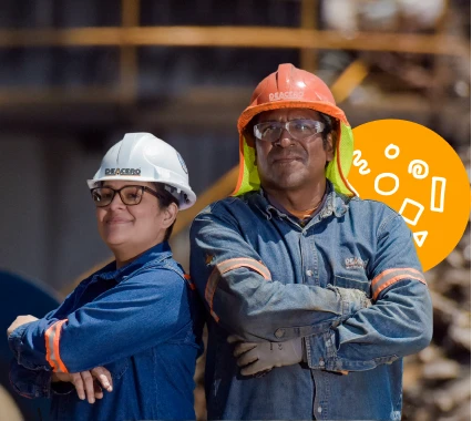 Dos personas afuera de corporativo de Deacero